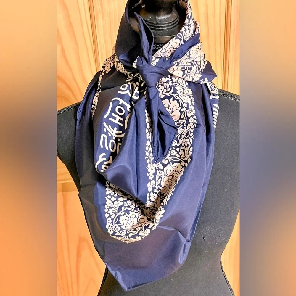 VTG 100% Silk Chinoiserie Elegant Blue Patterned Head Neck Scarf Quiet Luxury 33